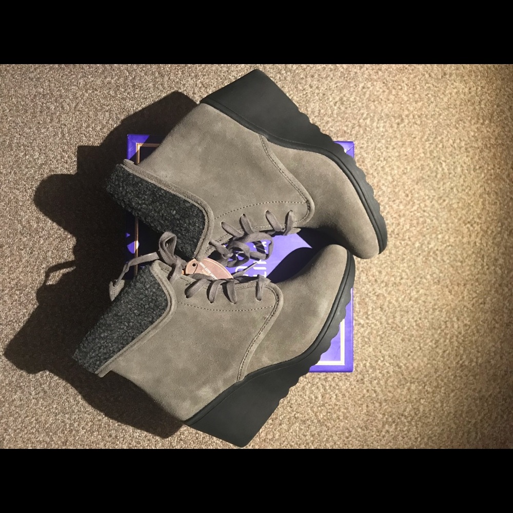 🆕 White Mountain {KOKO} Suede Wedge Heel Faux Fur Lined Booties - Picture 8 of 15